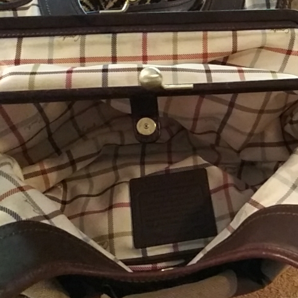 AUTHENTIC COACH PURSE - Picture 7 of 8